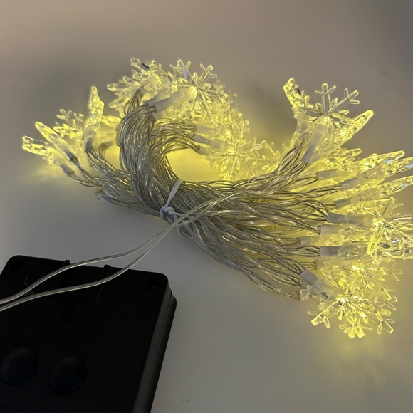 Warm White 31ft 50Led Snowflake String Lights Indoor Outdoor 8 Light Mod… - Picture 2 of 8